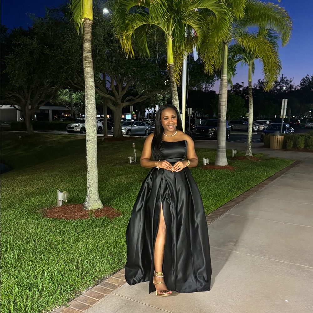 Elegant Black Maxi Dress